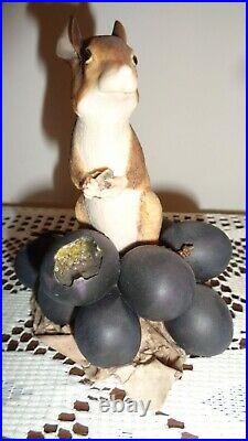 1989 Border Fine Arts 032 Mouse on Black Grapes Hand Made in Scotland Signed NEW