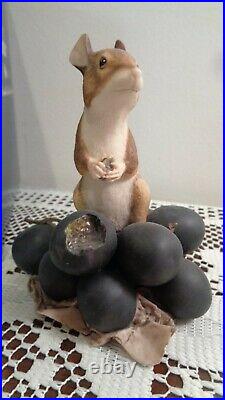 1989 Border Fine Arts 032 Mouse on Black Grapes Hand Made in Scotland Signed NEW