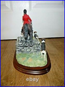 BORDER FINE ARTS Figure A Day With The Hounds Slightly A/F RARE
