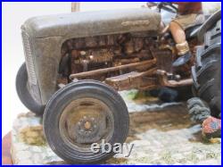 BORDER FINE ARTS'GOLDEN MEMORIES' NO. BO799 BY RAY AYRES 27CM LONG WithCERTIFICATE BORDER FINE ARTS'GOLDEN MEMORIES' NO. BO799 BY RAY AYRES 27CM LONG WithCERTIFICATE