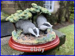 BORDER FINE ARTS STUDIO'Country Characters' Sculpture'Badgers Ball' A1020 17cm