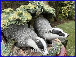 BORDER FINE ARTS STUDIO'Country Characters' Sculpture'Badgers Ball' A1020 17cm