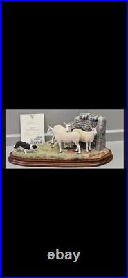 Border Fine Art Stand Off