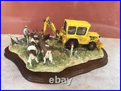 Border Fine Art, hand crafted collectable,'Laying The Clays'. Signed By Sculpter