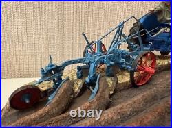 Border Fine Arts'At The Vintage' Model by Ray Ayres (B0517) Certificate And Box