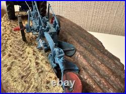 Border Fine Arts'At The Vintage' Model by Ray Ayres (B0517) Certificate And Box