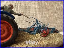 Border Fine Arts'At The Vintage' Model by Ray Ayres (B0517) Certificate And Box