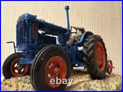 Border Fine Arts'At The Vintage' Model by Ray Ayres (B0517) Certificate And Box