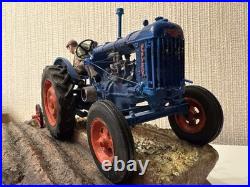 Border Fine Arts'At The Vintage' Model by Ray Ayres (B0517) Certificate And Box