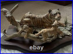Border Fine Arts Bengal Tigeress And Cubs Ornament 270/750