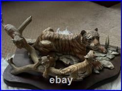 Border Fine Arts Bengal Tigeress And Cubs Ornament 270/750