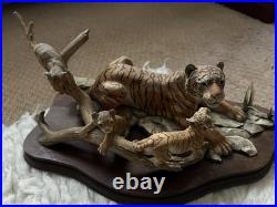 Border Fine Arts Bengal Tigeress And Cubs Ornament 270/750