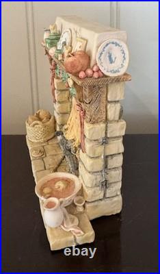Border Fine Arts Brambly Hedge Christmas Fireplace Figurine BH24 Jill Barklem