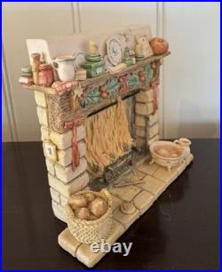 Border Fine Arts Brambly Hedge Christmas Fireplace Figurine BH24 Jill Barklem