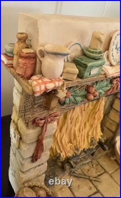 Border Fine Arts Brambly Hedge Christmas Fireplace Figurine BH24 Jill Barklem
