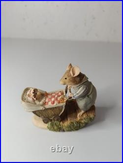 Border Fine Arts Brambly Hedge Dusty Pushing Pram BH75 Boxed (7cm Height)