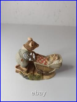 Border Fine Arts Brambly Hedge Dusty Pushing Pram BH75 Boxed (7cm Height)