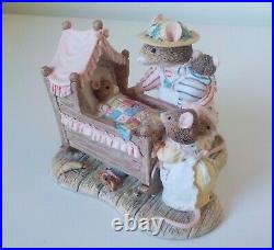 Border Fine Arts Brambly Hedge Lady Woodmouse looking in the cradle BH71