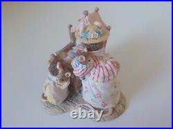 Border Fine Arts Brambly Hedge Lady Woodmouse looking in the cradle BH71