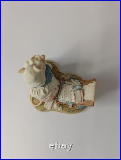 Border Fine Arts Brambly Hedge Poppy Packing Nightclothes BH 74 (8cm Height)