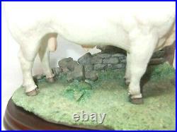 Border Fine Arts Charolais Bull By Wall On Wooden Plinth Figure Rare 2009 A9789