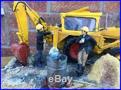 Border Fine Arts Classic Limited Edition JCB Digger Tractor Tea Break