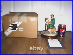 Border Fine Arts Figurine Her Majesty At Balmoral B1406 Excellent Boxed