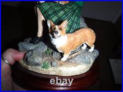 Border Fine Arts Figurine Her Majesty At Balmoral B1406 Excellent Boxed