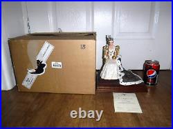 Border Fine Arts Figurine Newly Crowned QEII B1428 Excellent Boxed