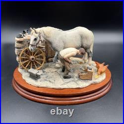 Border Fine Arts JH94b No Foot, No Oss Grey Figure on Wooden Base 1993 RARE VGC Border Fine Arts JH94b No Foot, No Oss Grey Figure on Wooden Base 1993 RARE VGC