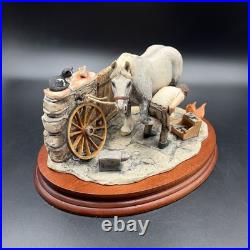 Border Fine Arts JH94b No Foot, No Oss Grey Figure on Wooden Base 1993 RARE VGC Border Fine Arts JH94b No Foot, No Oss Grey Figure on Wooden Base 1993 RARE VGC