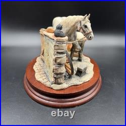 Border Fine Arts JH94b No Foot, No Oss Grey Figure on Wooden Base 1993 RARE VGC Border Fine Arts JH94b No Foot, No Oss Grey Figure on Wooden Base 1993 RARE VGC