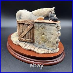 Border Fine Arts JH94b No Foot, No Oss Grey Figure on Wooden Base 1993 RARE VGC Border Fine Arts JH94b No Foot, No Oss Grey Figure on Wooden Base 1993 RARE VGC