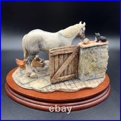 Border Fine Arts JH94b No Foot, No Oss Grey Figure on Wooden Base 1993 RARE VGC Border Fine Arts JH94b No Foot, No Oss Grey Figure on Wooden Base 1993 RARE VGC