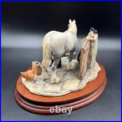 Border Fine Arts JH94b No Foot, No Oss Grey Figure on Wooden Base 1993 RARE VGC Border Fine Arts JH94b No Foot, No Oss Grey Figure on Wooden Base 1993 RARE VGC