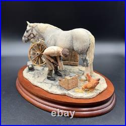 Border Fine Arts JH94b No Foot, No Oss Grey Figure on Wooden Base 1993 RARE VGC Border Fine Arts JH94b No Foot, No Oss Grey Figure on Wooden Base 1993 RARE VGC