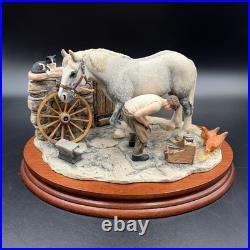 Border Fine Arts JH94b No Foot, No Oss Grey Figure on Wooden Base 1993 RARE VGC Border Fine Arts JH94b No Foot, No Oss Grey Figure on Wooden Base 1993 RARE VGC