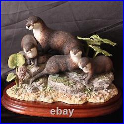 Border Fine Arts KEEPING CLOSE Otters Figurine Limited Edition 364/1750