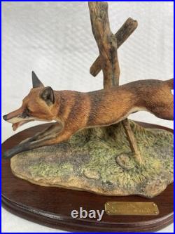 Border Fine Arts'Leicester Fox' Model fox hunting horse and hound hunt kennel