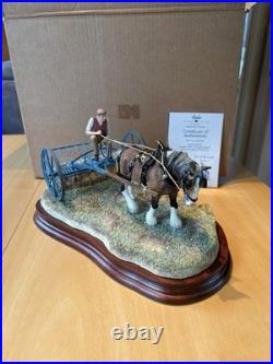 Border Fine Arts Loose Raking