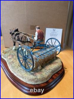 Border Fine Arts Loose Raking