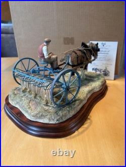 Border Fine Arts Loose Raking