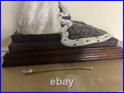 Border Fine Arts Newly Crowned Queen Elizabeth II Rare Piece Sceptre Hand Broke