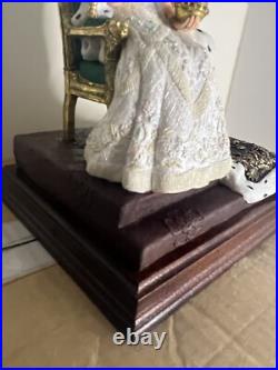 Border Fine Arts Newly Crowned Queen Elizabeth II Rare Piece Sceptre Hand Broke