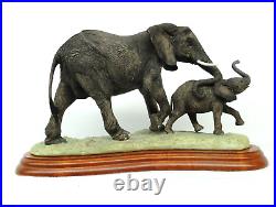 Border Fine Arts Rare Wild World A5409 Elephant & Baby Young Calf Sculpture 2004