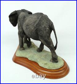 Border Fine Arts Rare Wild World A5409 Elephant & Baby Young Calf Sculpture 2004