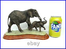 Border Fine Arts Rare Wild World A5409 Elephant & Baby Young Calf Sculpture 2004