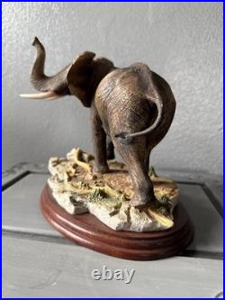 Border Fine Arts Sculpture Herd Bull By R J Roberts (467/1250) With Certificate