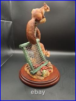 Border Fine Arts Society Figurine Red Squirrels Autumn Reds Boxed B0779