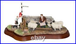 Border Fine Arts Studio Model'Close T'Gate', model No. A8914